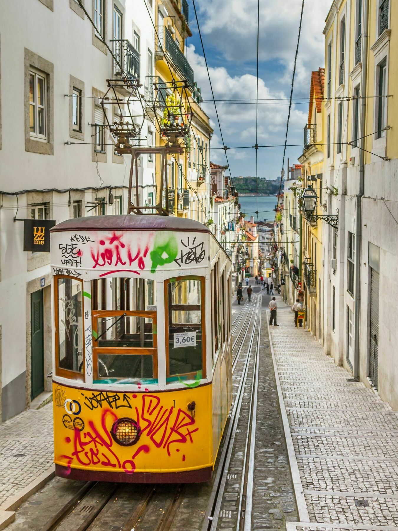 Flores 105 Lisbon Bagian luar foto